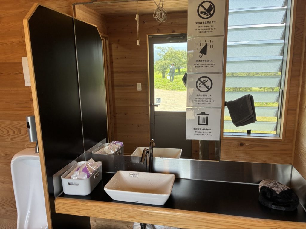 富士高原トマトフィールドのトイレの洗面