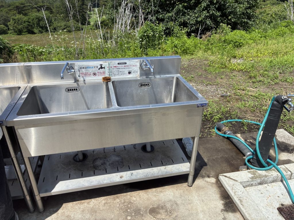 富士高原トマトフィールドの水場は水汲みか軽く洗い流す程度