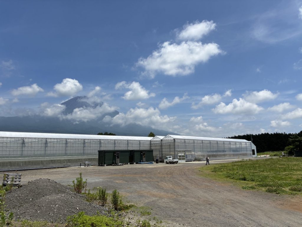 富士高原トマトフィールドの１段目のトイレ外観（３段目と中身一緒）