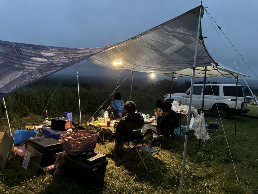 「富士高原トマトフィールドキャンプ場」ライト点灯