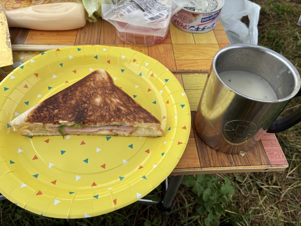 ポタージュとホットサンド