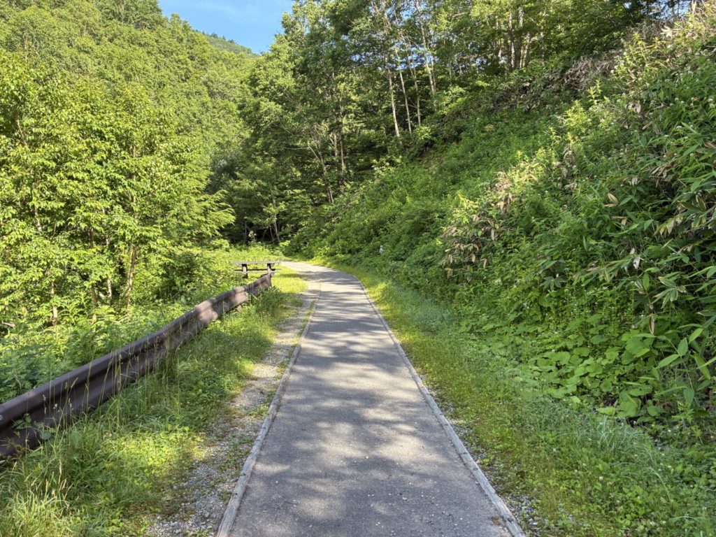 野反湖キャンプ場　テントサイトまでのリヤカー道