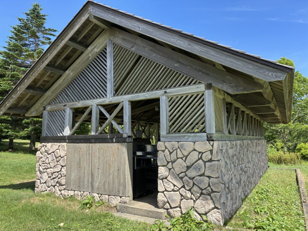 野反湖キャンプ場テントサイトの炊事場