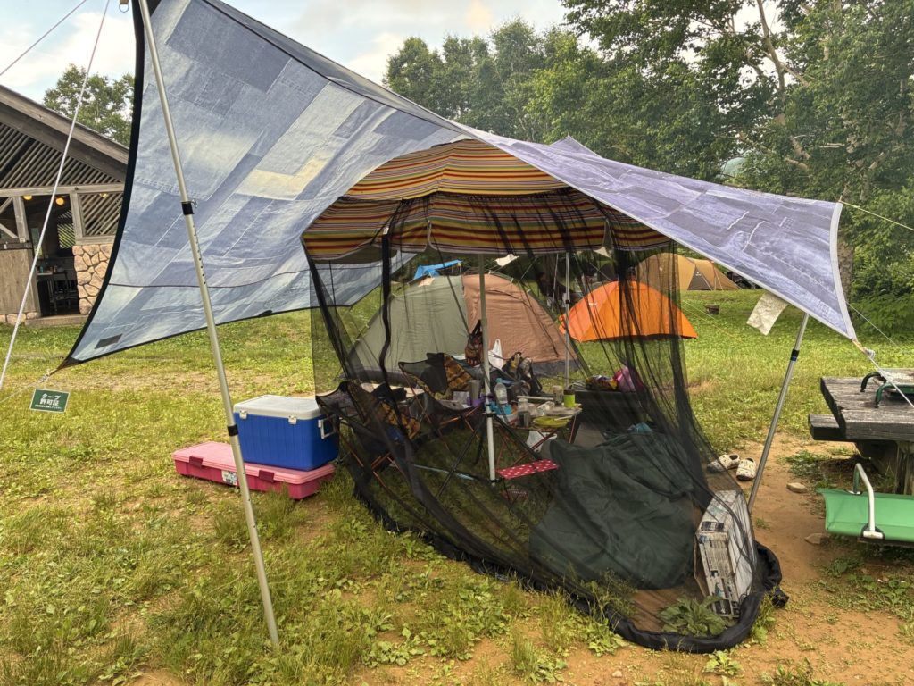 野反湖キャンプ場テント泊　蚊帳とコット