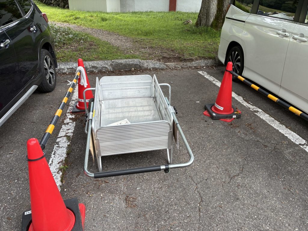 湯の湖　日光湯元キャンプ場の荷物搬入はリヤカー