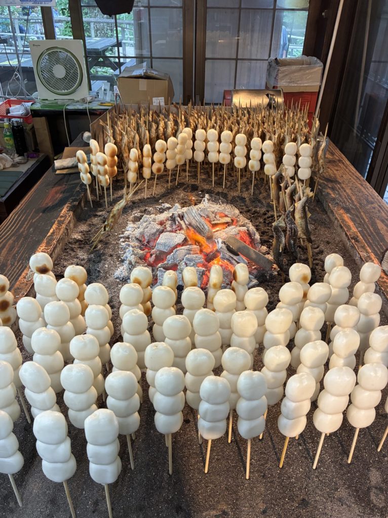 湯滝にある鮎の塩焼き