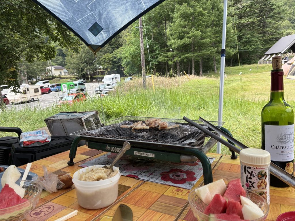 キャンプ場　ワインと焼肉