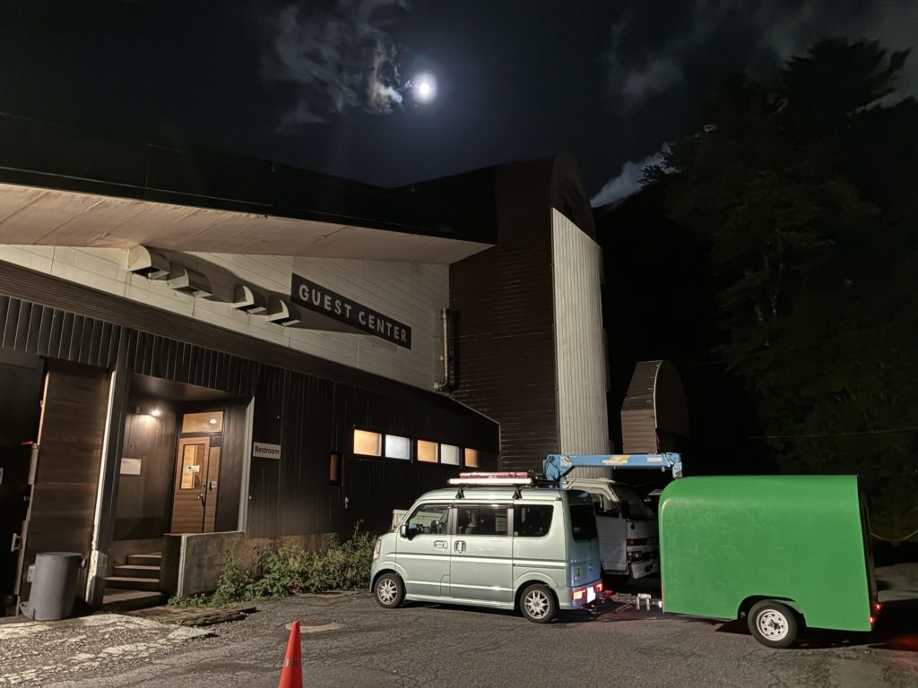 木曾駒冷水公園キャンプ場　夜のセンターハウス