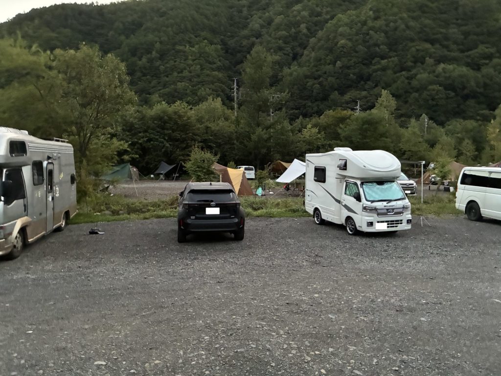 木曾駒冷水公園キャンプ場　Ｃ区画　Ｂ区画との境付近