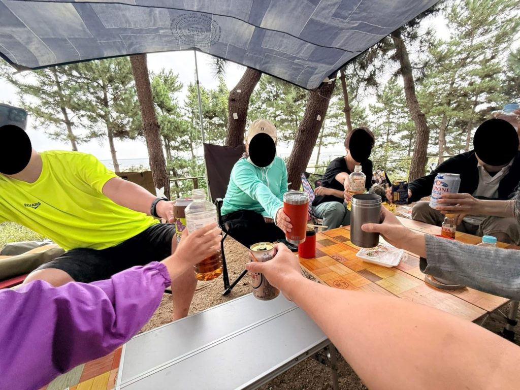 キャンプ　乾杯