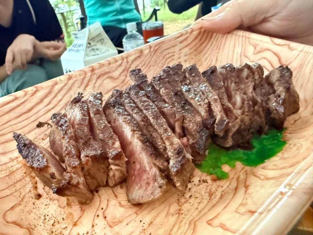 バーベキュー　牛を炭火焼で