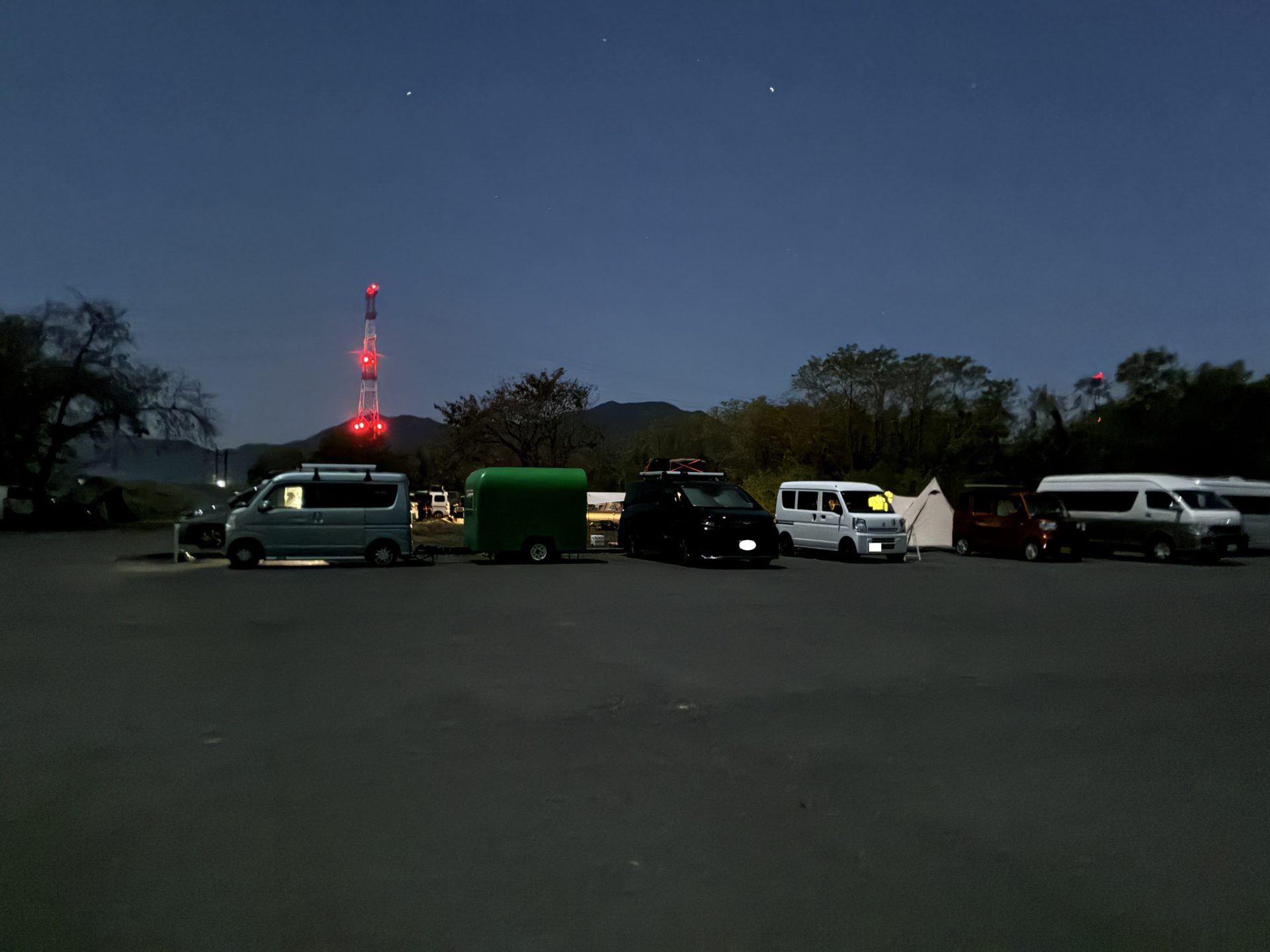 軽自動車のエブリィワゴンとキャンピングトレーラーで行く「かんなの湯「神流川ゆ～ゆ～ランド自由広場無料キャンプ場」」車中泊