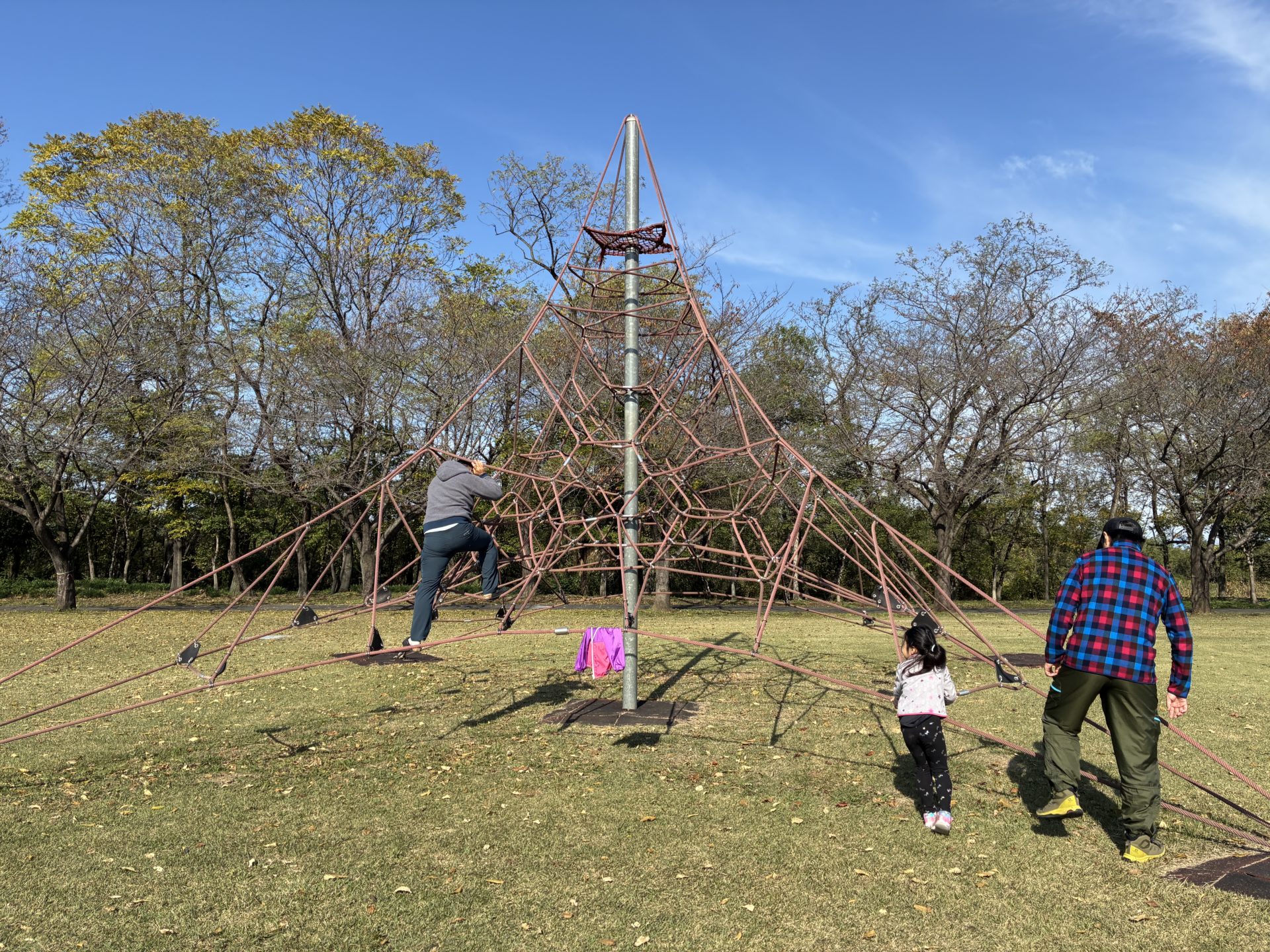 神流川ゆ～ゆ～ランド自由広場無料キャンプ場」の隣の公園