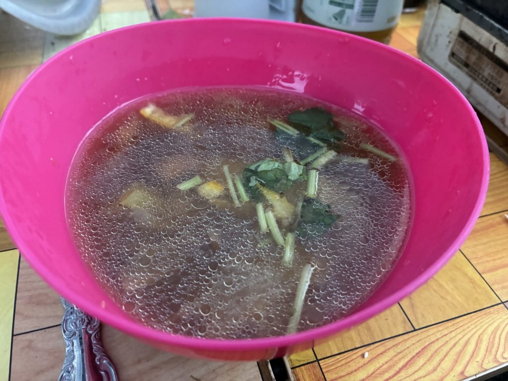 キャンプで鍋スープ