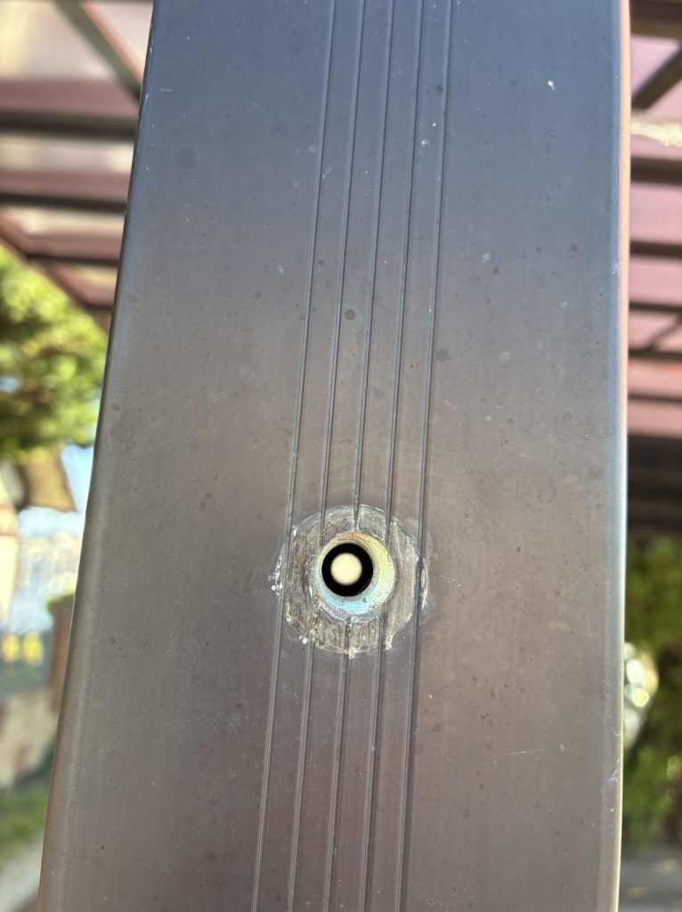 カーポートの高さ調整DIYで支柱のナットを外す