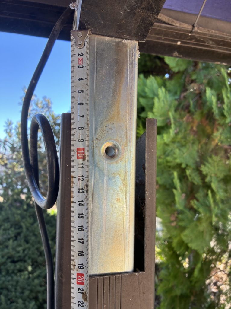 昭和アルミのカーポートの高さ調整DIYで20cmアップ(自己責任)メジャーで測定