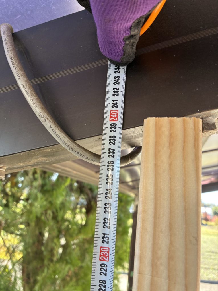 昭和アルミのカーポートの高さ調整DIYで20cmアップ支柱から少し離れた実質的な有効高さは約240cmに到達