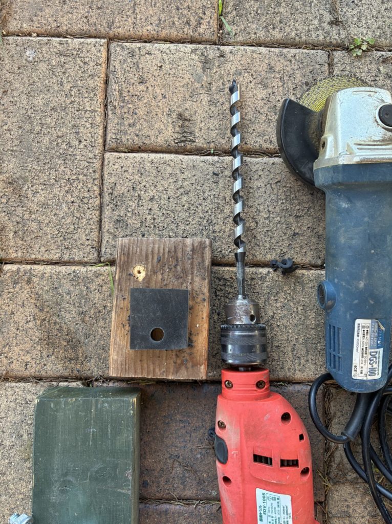 DIYでゴムの穴あけ