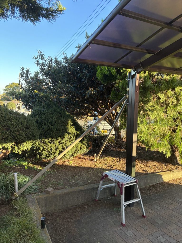 カーポートの高さ調整DIYで単管パイプで支柱を補強