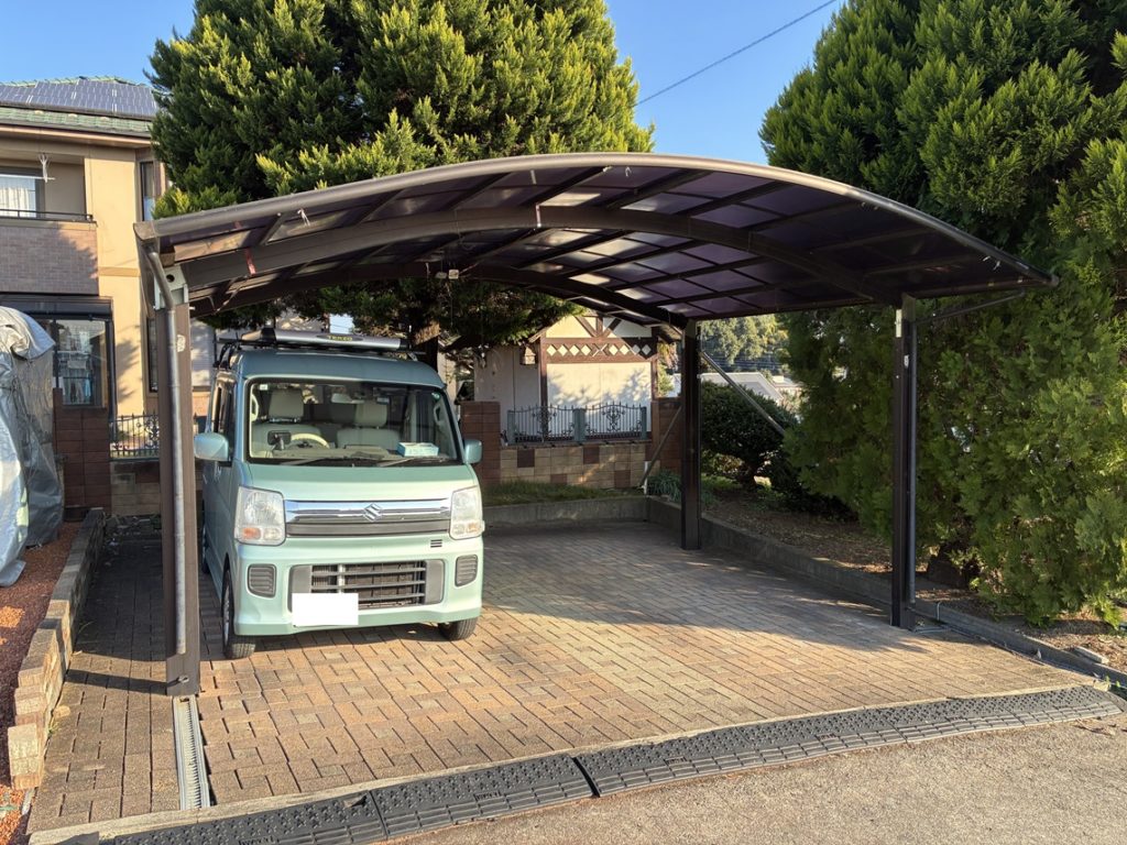 昭和アルミのカーポートの高さ調整DIYで20cmアップ車を停車したときのイメージ