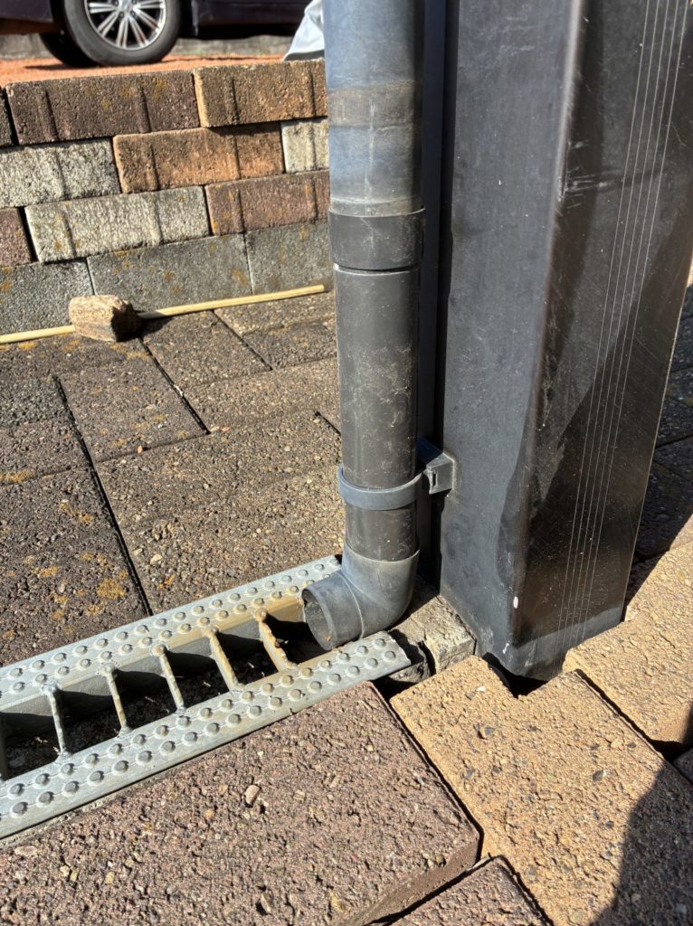 カーポートの高さ調整DIYで雨樋の延長施工