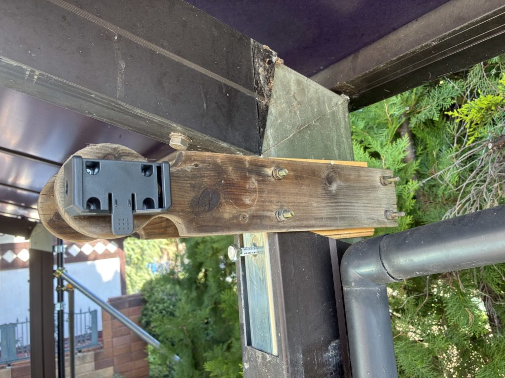 カーポートの高さ調整DIYで人感センサーライトの設置