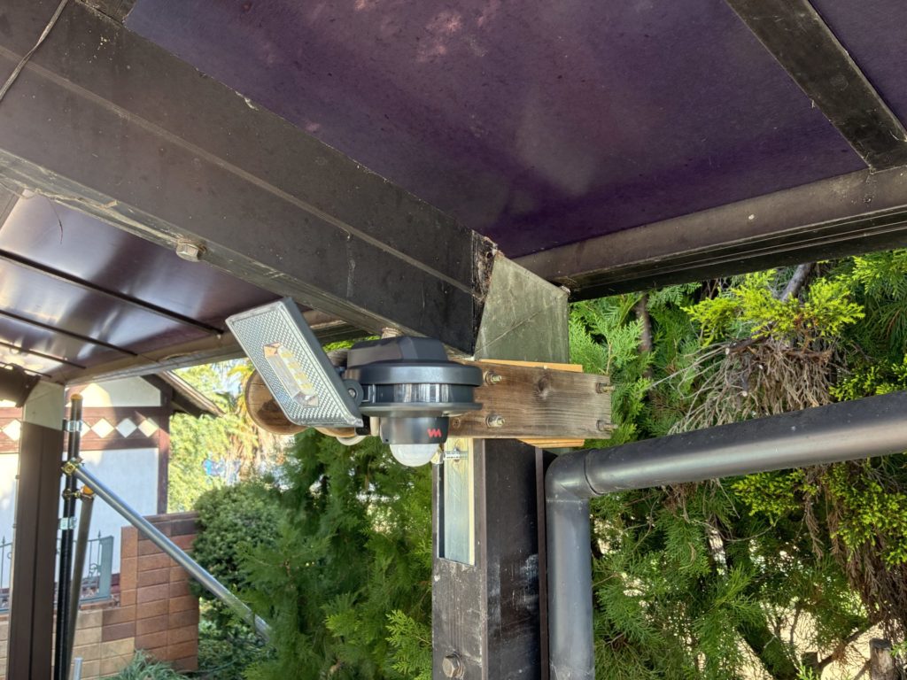 カーポートの高さ調整DIYで人感センサーライトの設置