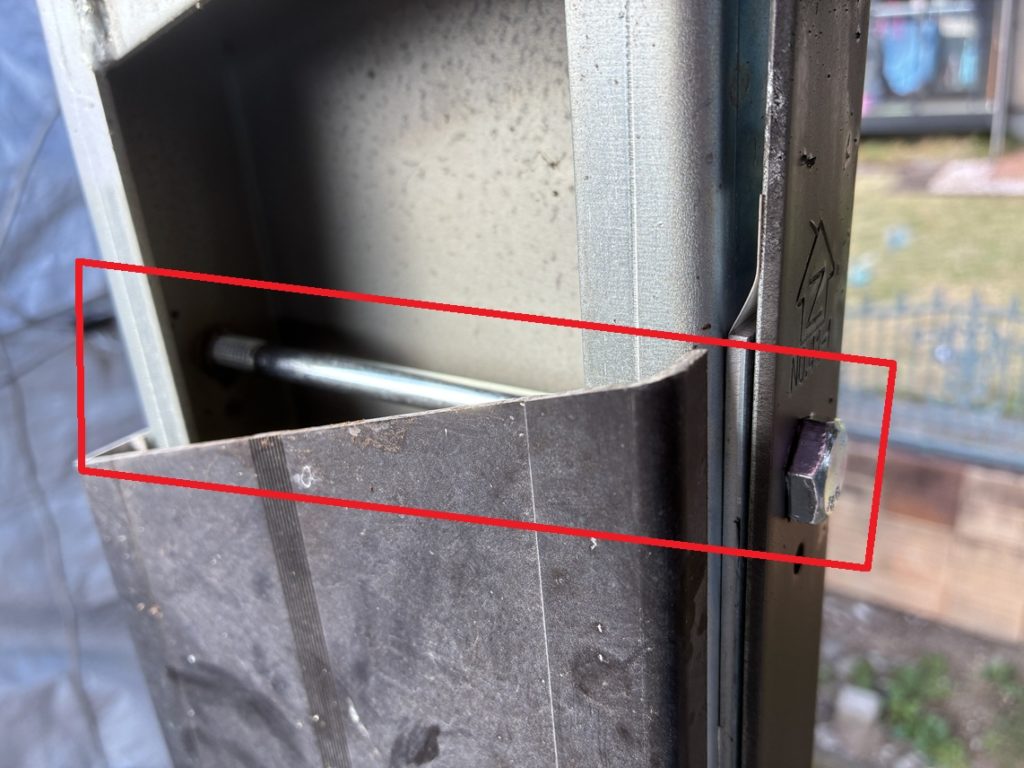 昭和アルミのカーポートの高さ調整後のフレーム補強