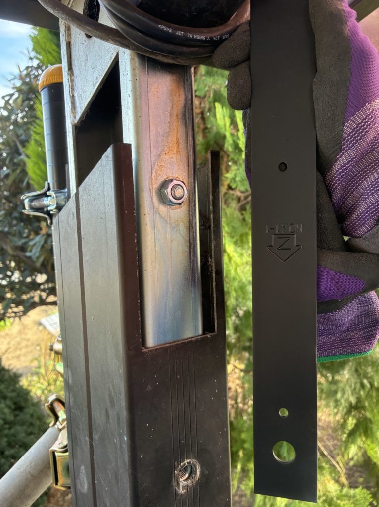 昭和アルミのカーポートの高さ調整後のフレーム補強 鉄鋼材