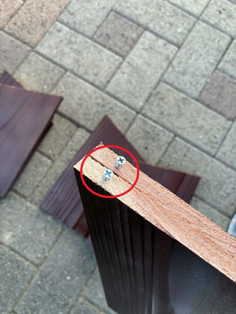 化粧板の取り付け作業 釘