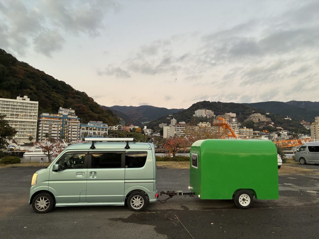 熱海港海釣り施設駐車場に到着