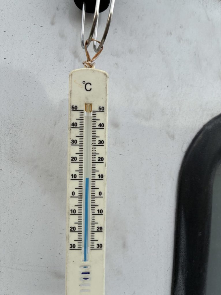 熱海港海釣り施設駐車場の１１月の7時の気温は11℃