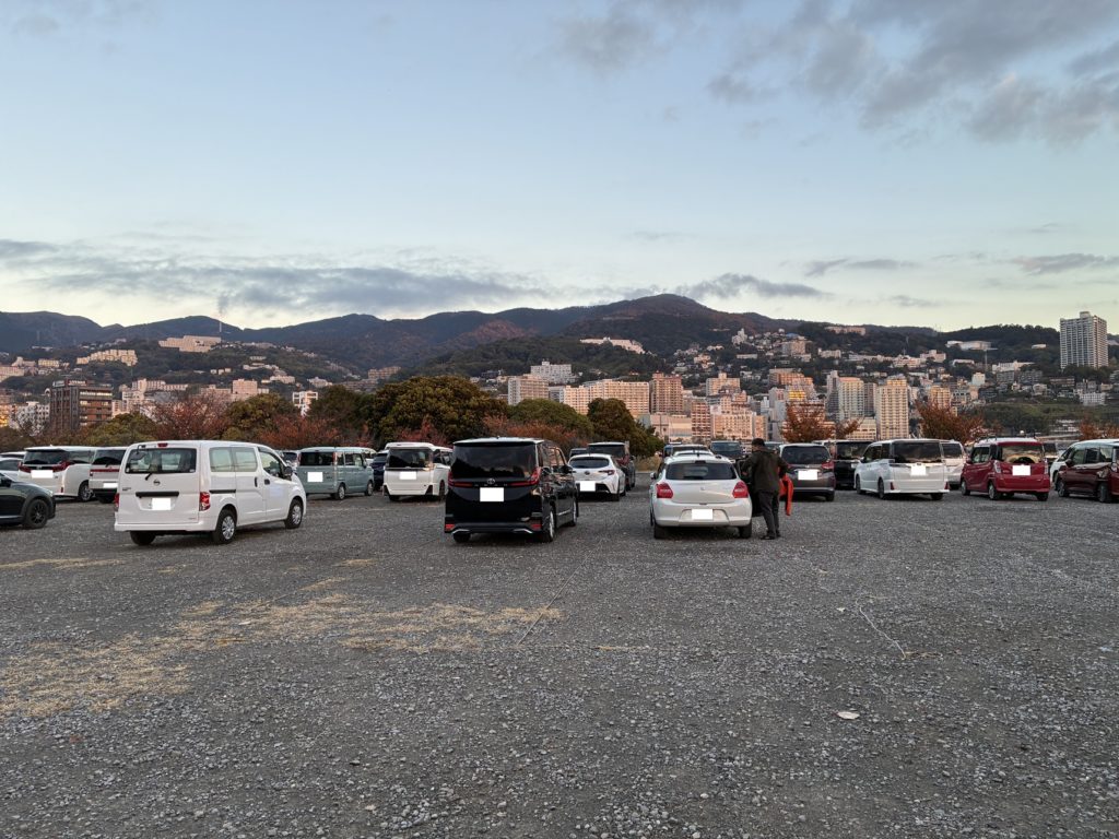 熱海港海釣り施設駐車場　熱海方面