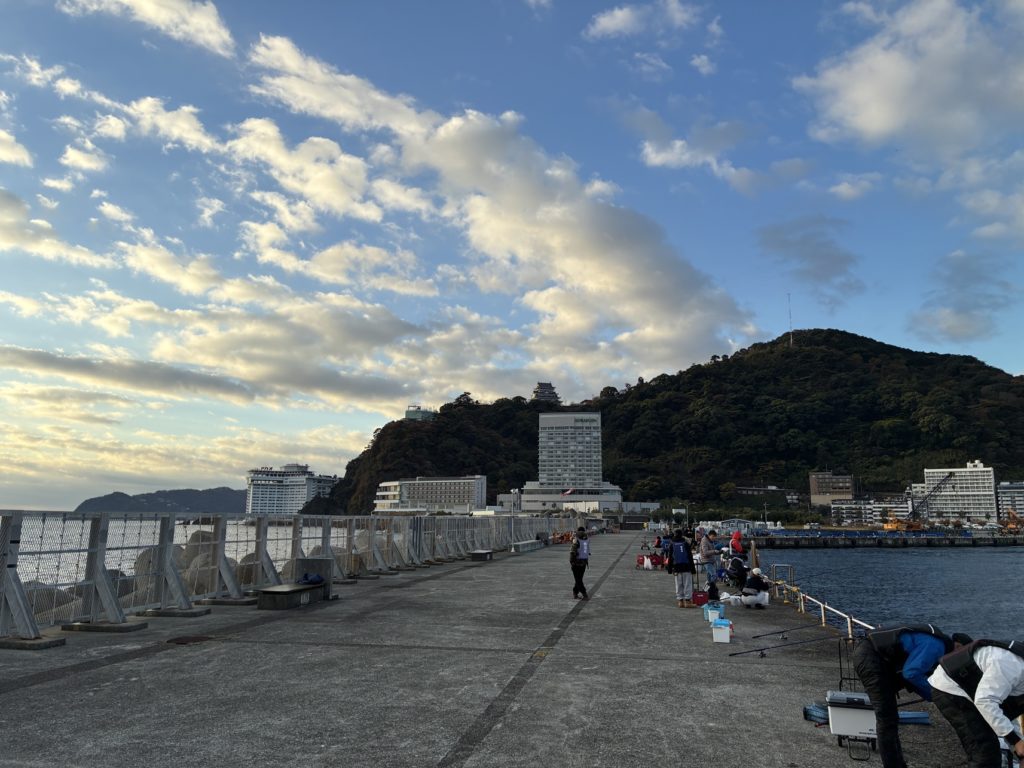 熱海港海釣り施設