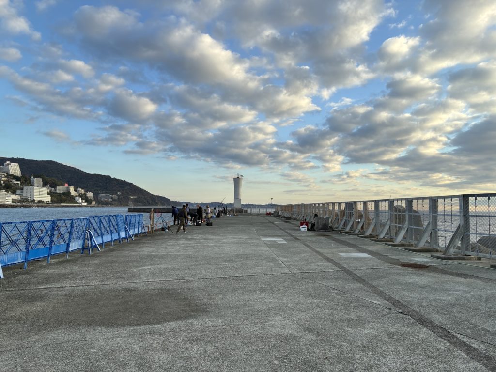 熱海港海釣り施設　先端の方