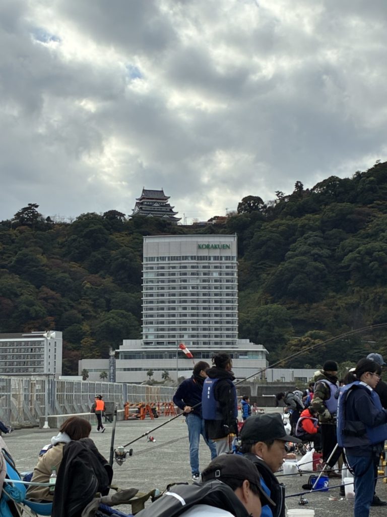 海釣り施設駐と後楽園ホテル、熱海城