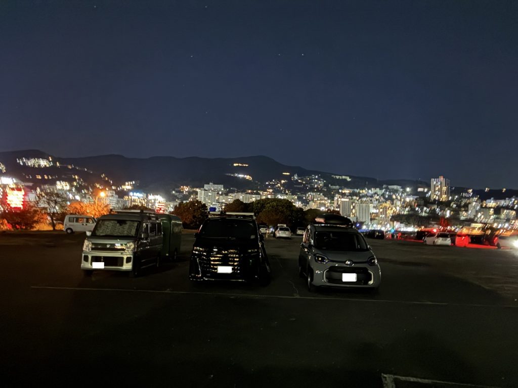 熱海港海釣り施設駐車場からの夜景