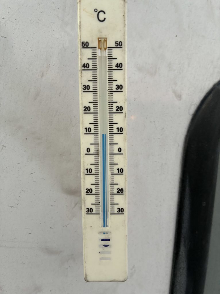 熱海港海釣り施設駐車場の１１月の7時の気温は10℃