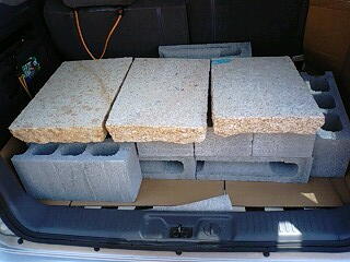 ウッドデッキ資材の石材と重量ブロック